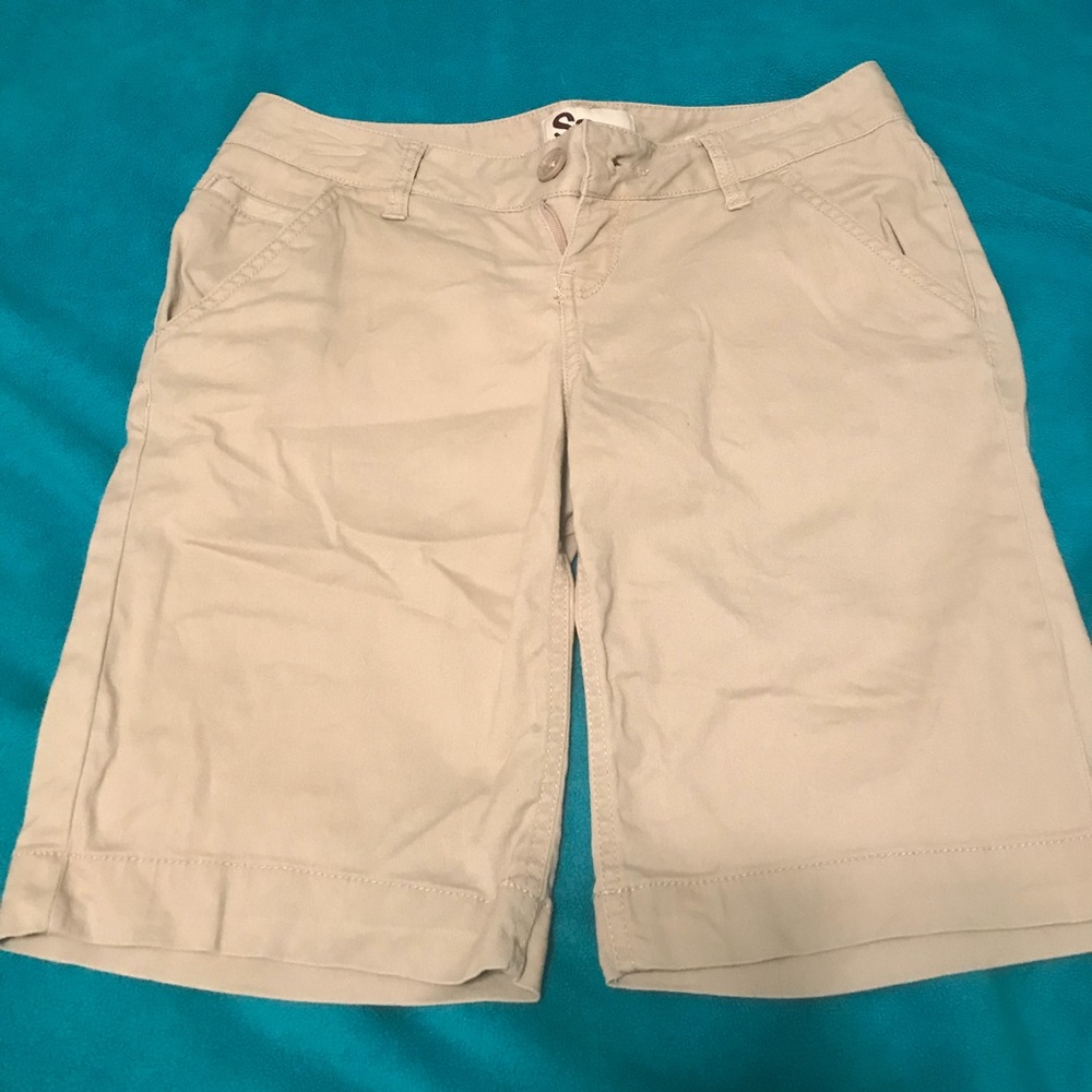 Khaki Bermuda shorts